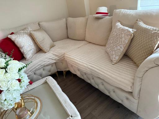  — corner  tabel coffee and tv stand