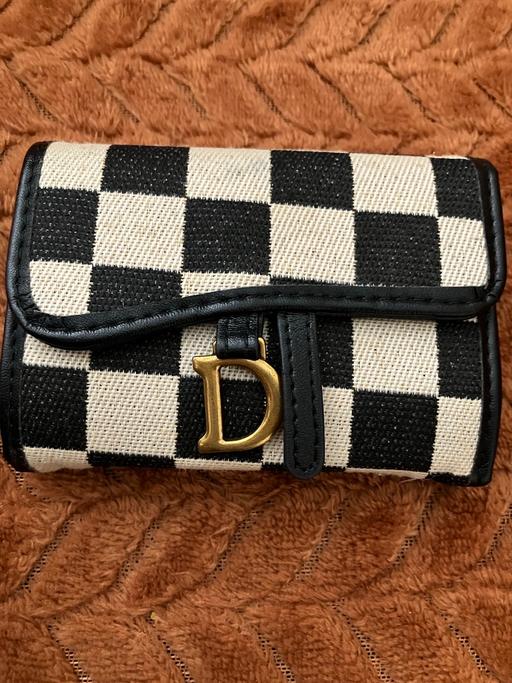 — Card wallet
