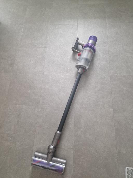  — dyson v10 vacuum