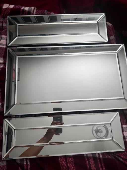  — Dressing table mirror