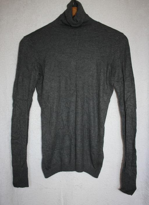  — H&M grey turtle neck jumper size S