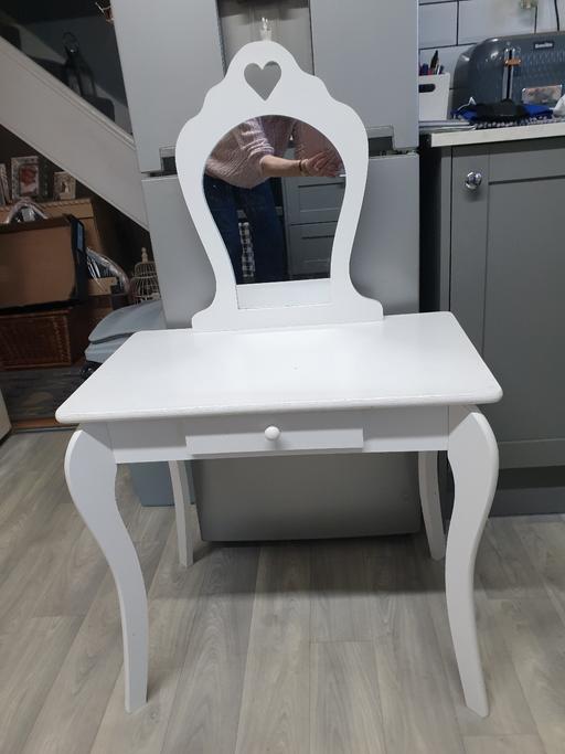  — Childs dressing table