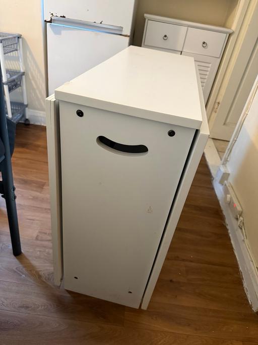  — Foldable table