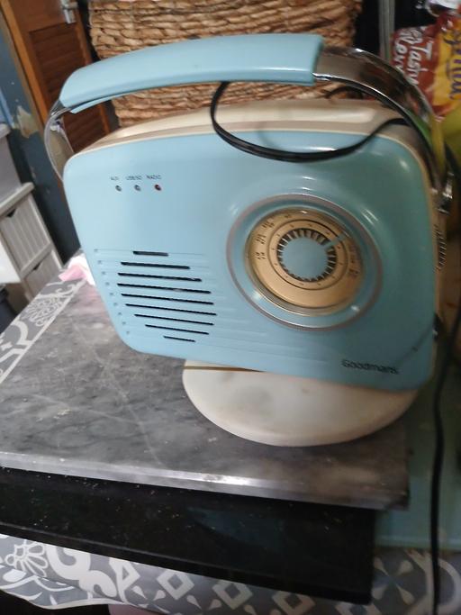  — retro style radio electric