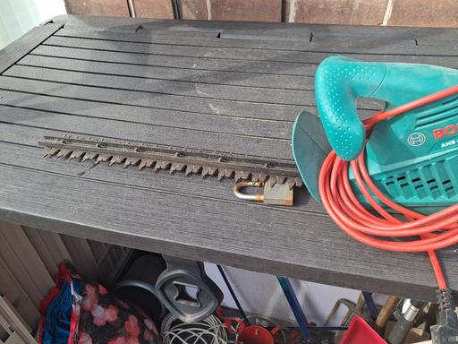  — hedge trimmer