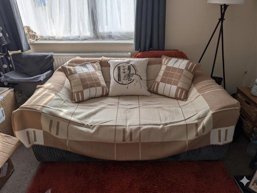 — H design blanket / throw with cushion covers
