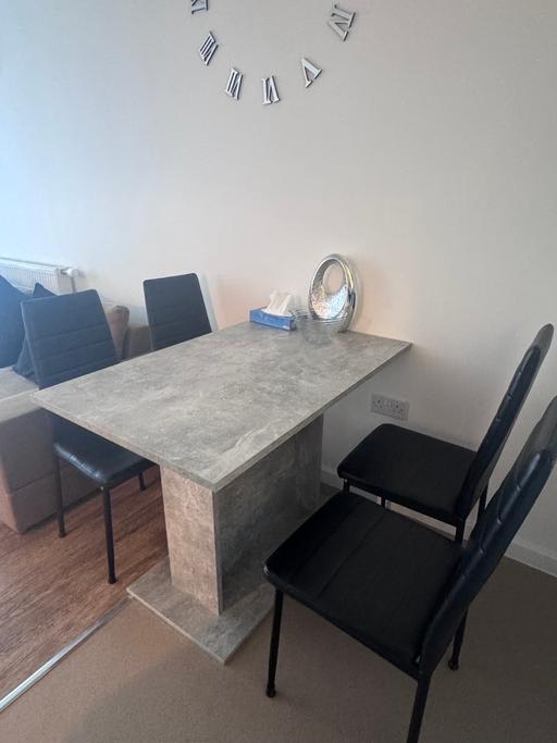  — Table with 4 chairs