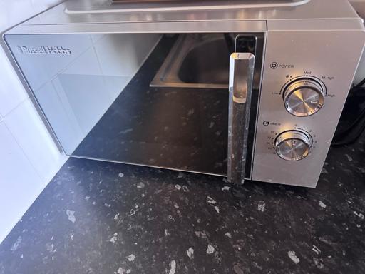  — Russell Hobbs microwave