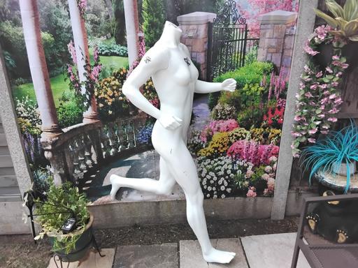  — mannequin running fusion magnetic joints nike