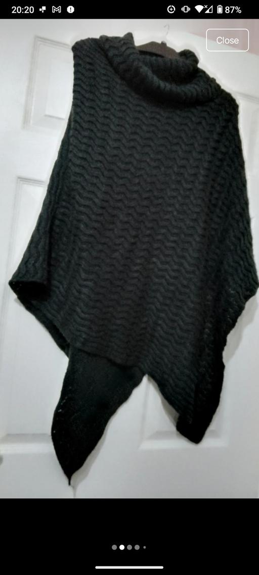  — Women poncho size S/M