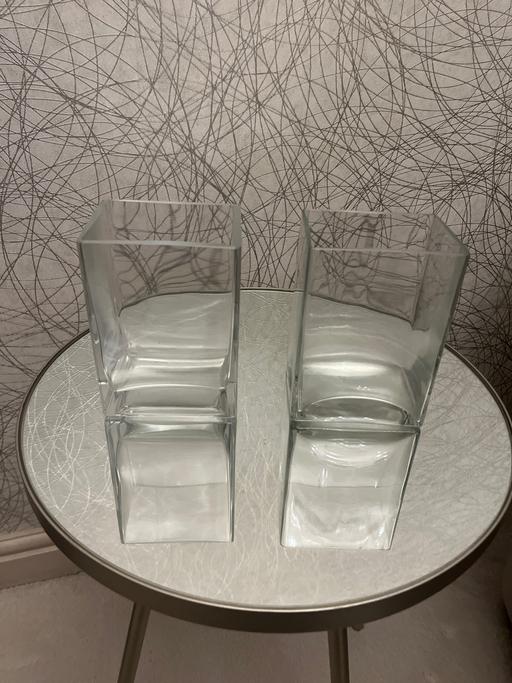  — Vases