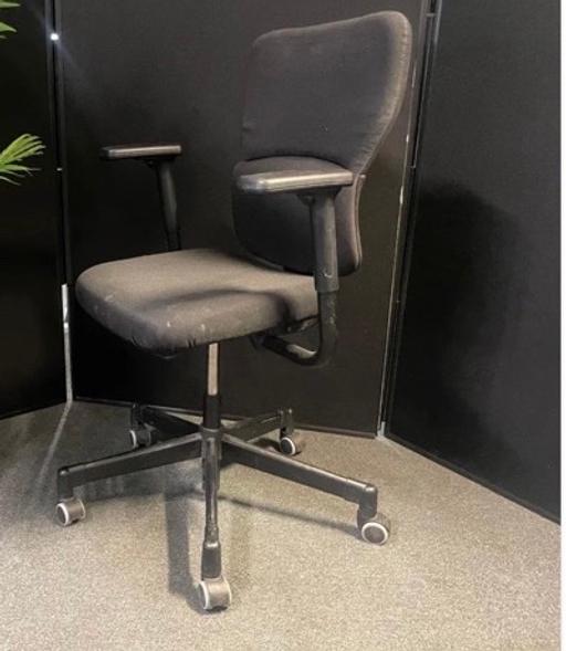  — Steelcase Lets B Task Chair
