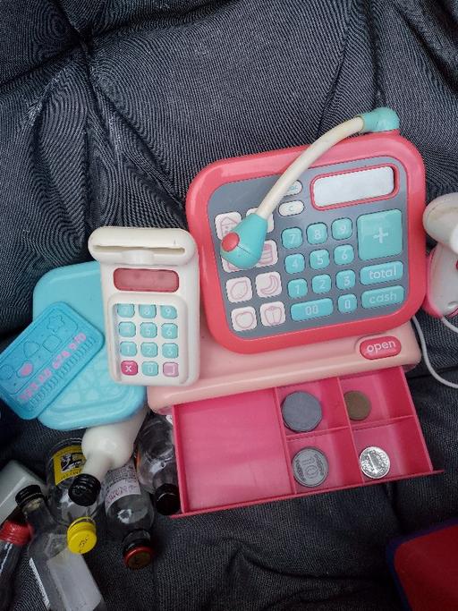  — Kids play shop items