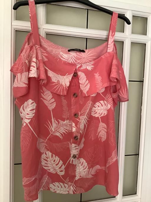  — Off the shoulder summer top