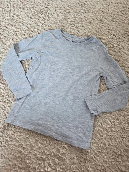  — Age 6-8 H&M grey long sleeve top