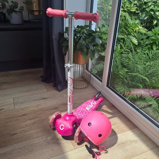  — Evo Scooter & helmet 