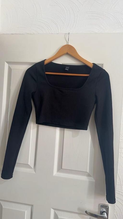 — Black long sleeved crop top