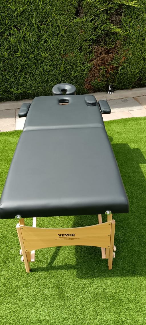  — massage /treatment bed