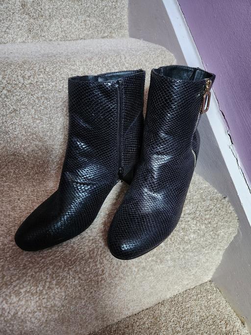 — Faux Crocodile Leather Boots Size 6 Black