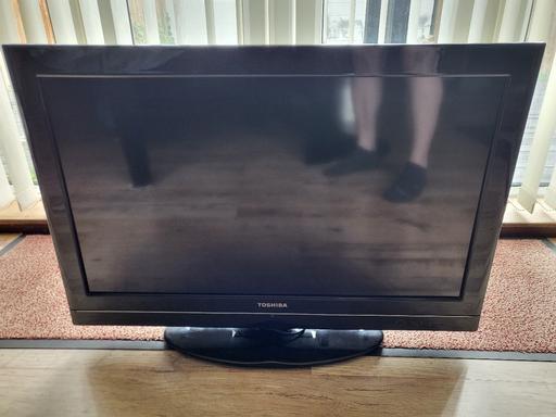  — Toshiba TV 32inch