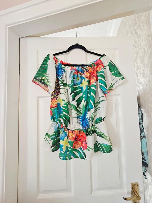 — Quiz summer top, size 14..like new