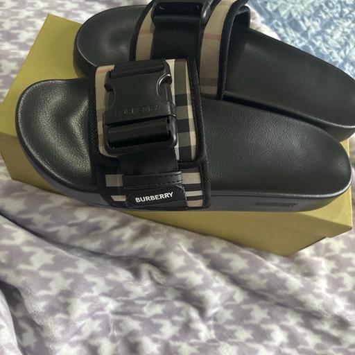  — Burberry slippers