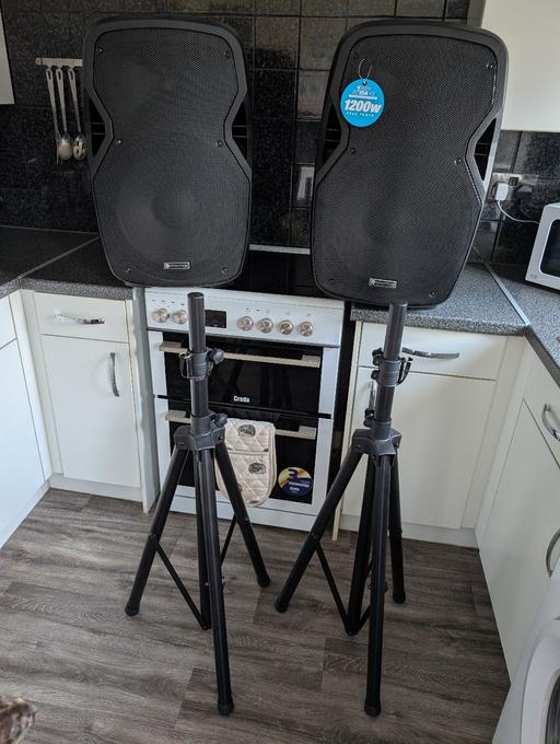  — 2 x 1200 watt active speakers