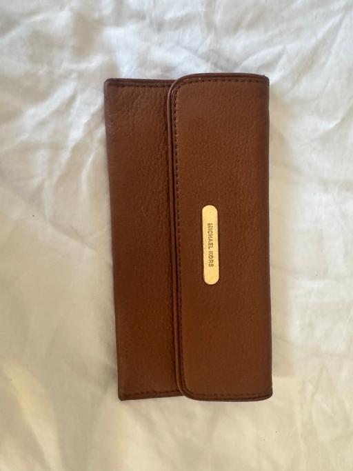  — Michael kors purse in tan