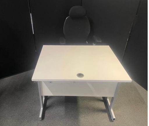  — Used desk single cantelever leg office