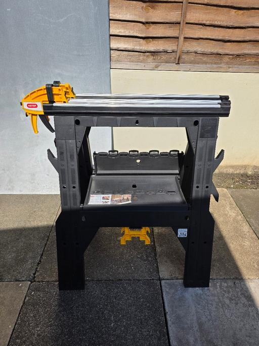  — KETER FOLDING SAWS HORSES.