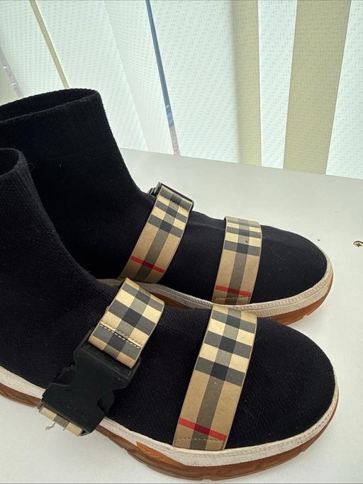  — Kids designer trainers