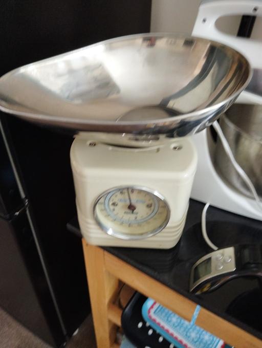  — kitchen scales x2