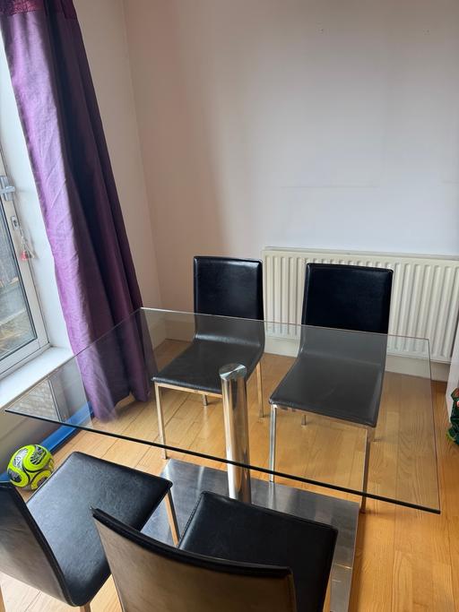  — Glass dining table  with 4 chairs