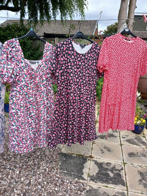  — NEW 20 SIZE 3 AVAIL MIDDLE 1 HAS POCKETS