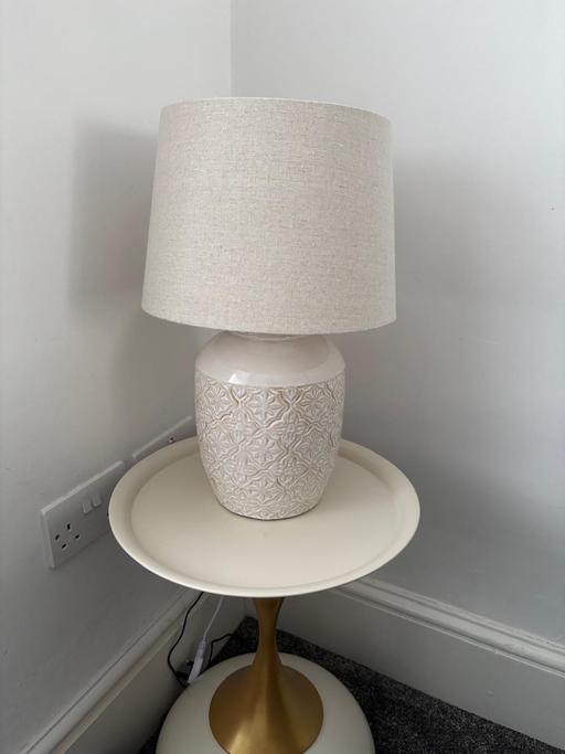  — Set of 2 tables and 2 table lamps
