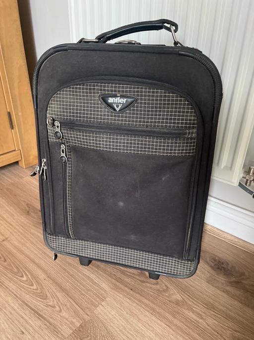  — Antler hand luggage case hold/pull
