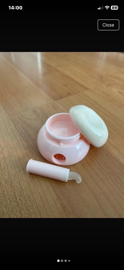  — Lip gloss pot