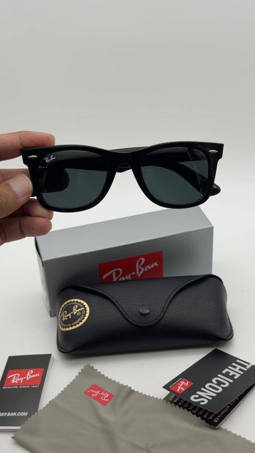  — Ray-ban black wayfarer with full box