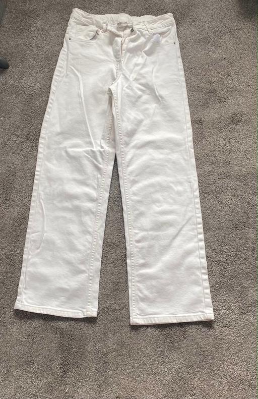  — White jeans