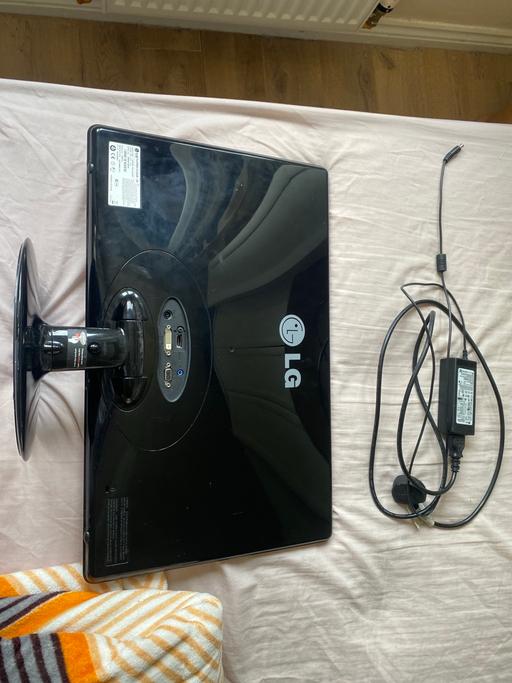  — LG monitor
