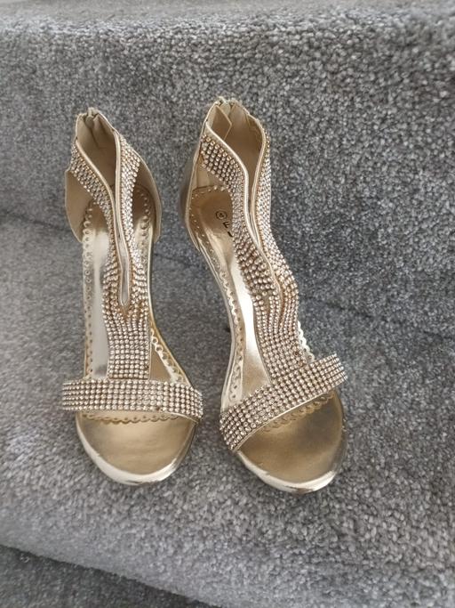  — BRAND NEW HIGH HEELS