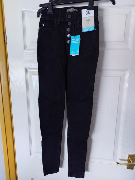  — Women's skinny black jeans size 6
