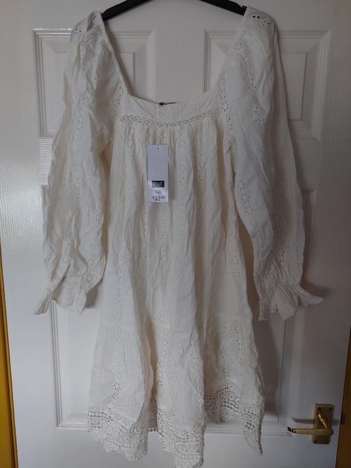  — Women's long cream dress size 6