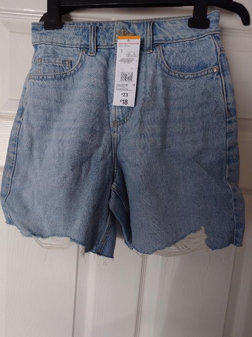  — Women's denim shorts size 6