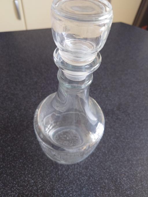  — Glass decanter