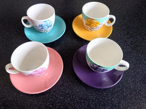  — Set of 4 cup and saucers