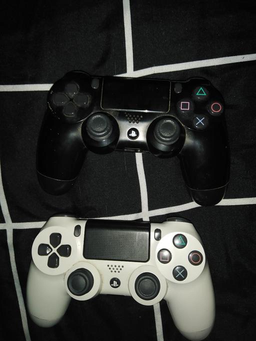  — PlayStation 4 controllers