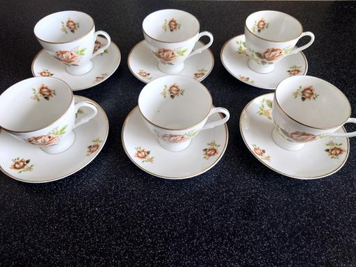  — Set of 6 teacups and saucers