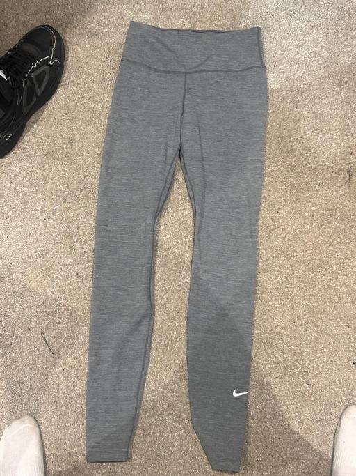  — Nike grey leggings