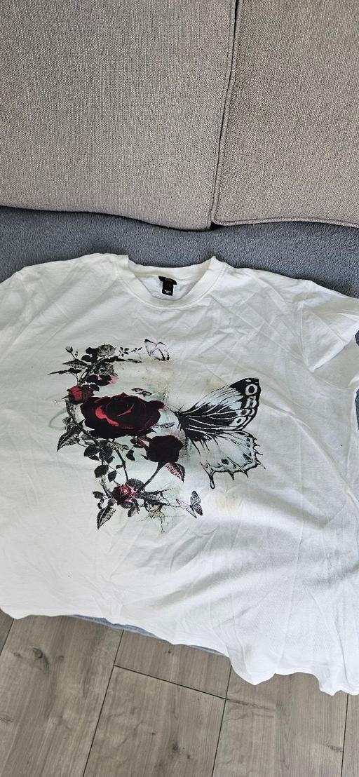  — Variety of mens river Island T-shirts